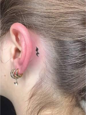 Behind the ear tattoo #microtattoos #ironmoes 