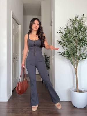 Look at this AMAZING zipper, every girl need ittttt#popilush #popilushshapewear#popilushjumpsuit #fashion #jumpsuit