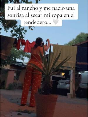 Algunos entenderán la vibra, estar en casa de la abuela y todo relajado 🤍 #mexico #jalisco #cosasdemexicanos #vibes #tendedero #vibras #lasvegas #abuelos 