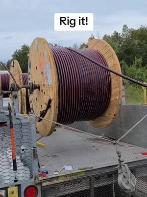 a little more underground action for yall!  #trades #florida #lineman #linemanissues #apprentice #journeymanlineman #bluecollar #ANOTHAONE #cowboyup #underground #rigging #riggerlife 