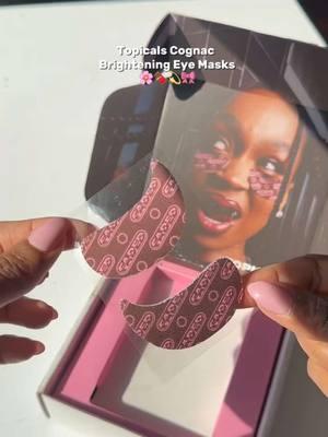 How cute are these NEW Cognac Eye Masks from @TOPICALS 😍🌸🍫💫🎀 . . . . . #topicalseyemask #topicals #cognac #eyemask #skincarecreator #lifestylecreator #blackgirl