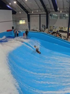 Matt East's 1st run in the Pro Strapless Standup Flowboard division Heat 2 at @ScottsPointe on the @PacificSurfDesigns Quarterpipe. 🏄‍♂️ @matteastflows 🎥 @google13roz . . . #calverton #flowboarding #surf #surfing #surfers #serfing #PacificSurfDesigns #surfpool #xgamesmode #adventurepark #waterpark #waterparks #gnarly #insta360 #snowboarding #❤️skateboarders #longisland #flowboards 