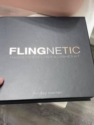 NO ME LO CREERAS PERO SI SON DE IMÁN 😱😍  FLINGNETIC  Kit de 3 pares ✨  #flingnetic #eyelashe #pestañas #cute #magnetic 