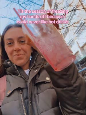 City gurl with her Starbies drink #fyp #tiktok #makemefamous #ValentinesDay #nyclife #nycworklife 