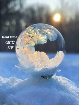 ❤️🧡💛💚🩵 #fyp #foryourpage #frozenbubble #cold #frozencrystal #snowglobe #crystalbubbles #frozen #realtime 