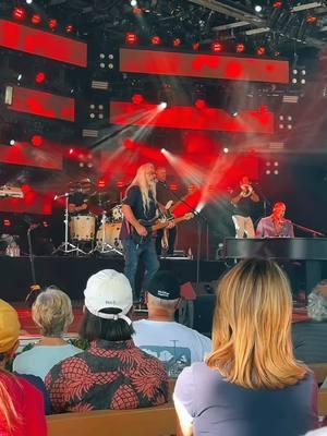 Mona Lisa from Epcot’s Garden Rocks concert series #epcot #mikedelguidice #gardenrocks #monalisa #flowerandgardenfestival 