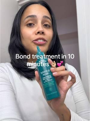 gifted by Aveda  One of the easiest bond repair treatments I’ve applied ! Great results and only 10 minutes 👌🏼 @aveda #giftedbyaveda #botanicalrepair. #bondrepair #bondtreatment #hairtok #hairtreatmentathome  