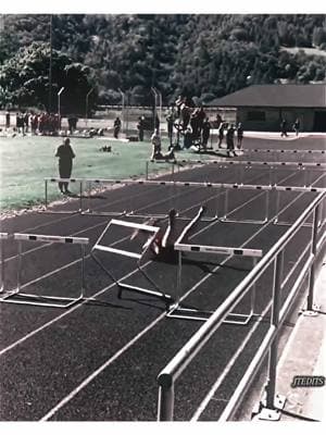 The way she got up 😂😂😂#trackandfieldforever #funnyvideos #foryou#fyp#ilovetrack #shaccaririchardson #viral#jtedits