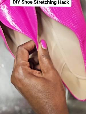 "Are your favorite dress shoes feelingbq bit too snug? Don't worry! Here's a simple DIY hack using ice packs to stretch then out without damaging the material. perfect for leather or synthetic shoes! #ShoeHacks #DIYFashion #DressShoes #ShoesStretching " #glorianwadi 