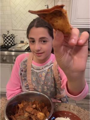 Yummiest snack! Make some!!!!  #zaatar #zaatarchips #zaatarrecipe #snackideas #zaatarqueen #lebanese #lebanesefamily #lebanesemom #lebaneserecipes 