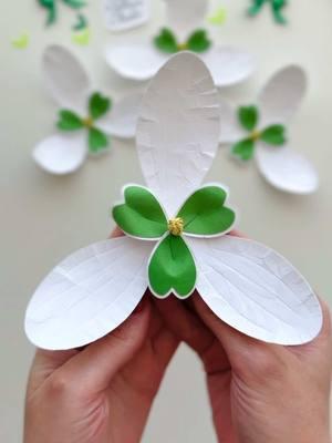 Did you know that Snowdrops are one of January’s birth flower? 🌱🤍 #paperflower #paperflorist #handmadecraft #paperart #papercraft #diygift 