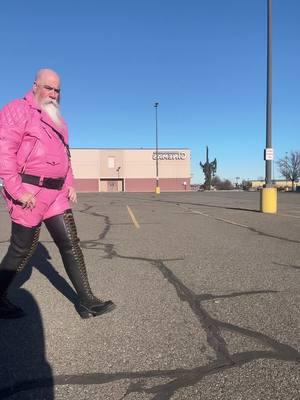 We’re back….. for now…. #realmenwearpink #weekendvibes #ohhi #itsmehiimtheproblemitsme #leatherpants #wescoboots #unicornofdoom 