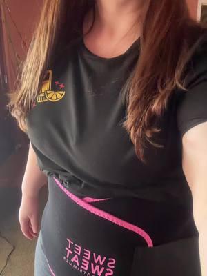 #TikTokShop #sweetsweat #waisttrimmerbelt #waisttrainingjourney #mombelly #exerciseathome #mombody #tiktoksample 