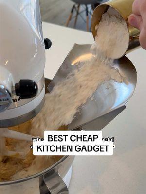 did i find the best kitchen gadget that you’d never think of or what 🤝 #kitchengadgets #kitchenaid #kitchenaidhack #bakinghacks #baking #pouringshield #foodhack #bakingtips #tiktokshopfinds #tiktokmademebuyit #productreview #productsyouneed #kitchenfinds #homefinds 