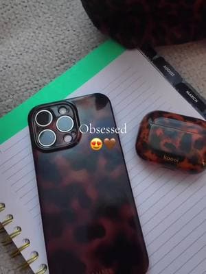 We love a lil cohesion 🤎🤓 #phonecase #tortoiseshell #airpodscase 