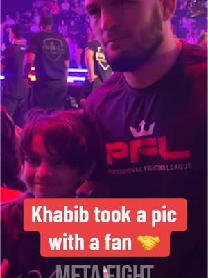 #Khabib left his corner to take a #picture with a young #fan ❤️ #mma #PFL #wholesome (via metammaplus/IG) 