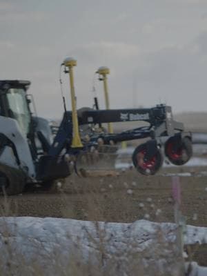 Control, precision, several blade positions, and more; that’s why the grader is our #AttachmentOfTheWeek. 😎 #WeAreBobcat #Loader #Work #Grading #GradingAttachment #Attachment