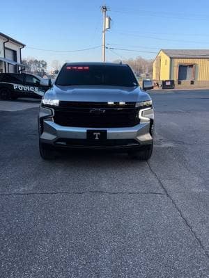 Special thanks to @earpsautodetailinc for bringing us this brand new #chevrolet #tahoe #rst . It is one slick ride!  It features a full #soundoffsignal 200-watt siren/ light package using their #nforce interior bar and 3-wire #mpower #leds .  We used our custom built, in house harnesses so no factory wires were cut on this build. Thanks for watching!  #goodinelectronics #firedepartment 