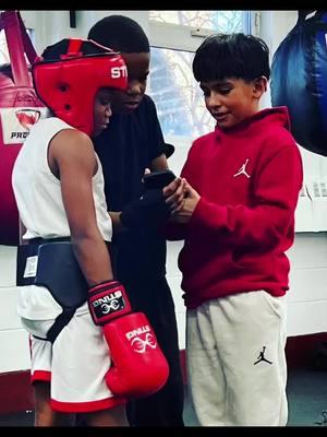 We dem boys. Getting Nationals ready. 💪🏼👊🏼 #saturdaysparring #hardworknotlazy #btownboxing #fyp #feelthatenergy #gotime #yournotatmylevel #sparringhighlights #wedemboys #jordan #nike #sting #bodyshotschalleng #letsssgooooo #imbetternow 