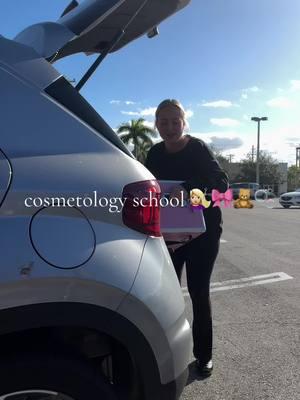 come to cosmetology school with me💇🏼‍♀️🎀🧸🫧  #cosmetologyschool #cosmetology #cosmetologylife #relatable #cosmoschool #cosmetologystudent #dayinmylife #Vlog #dayinthelifevlog #florida #vlogdayinmylife #hairstylist #hairtok #relateabletiktok 