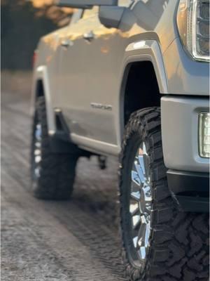 #fyp #gmc #37s #22s #radarrenegadex #l5p #2500 #xycba #diesel #foryoupage #gmcdieselz #denali #viral 