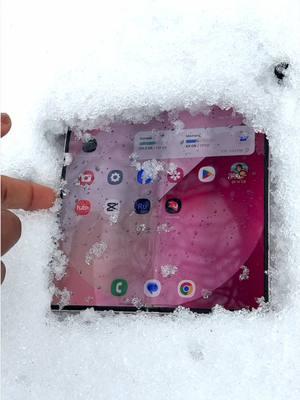 Galaxy Z Fold 6 Inner Display Going Through Icy Weather #zfold6 #galaxyzfold6 #fy #fyp #samsung #samsunggalaxy 