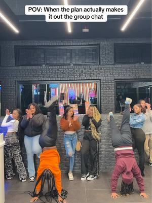 I love my friends! 🥹🫶🏽 #mamaandkenn #mamaandken #viral #trending #friends #dance #walldance #walltrend #fyp #fypシ #foryoupage #foryou #groupchat #groupplans #daveandbusters 