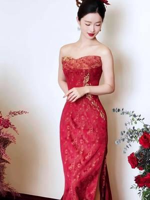 Tube top, high end wedding fishtail Cheongsam  Credit to xiaohongshu:@ 5400920617 #foryoupage #foryou #qipao #qipaobeauty #cheongsamgirls #cheongsam #cheongsamdress #fyp #highenddresses #highend #wedding #weddingdress #qipaodress 