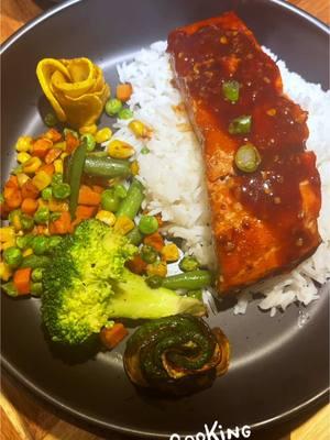 #CapCut Honey garlic Baked Salmon #lovecookingwithmoroccanflavor #foodtiktok #viraltiktok #photography #hayatkitchen 