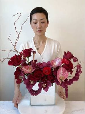 Making a 1-dozen arrangement more special for Valentine’s Day ❤️ #rose #redrose #ValentinesDay #flowerarrangement #flowertok #floraldesign #rachelchofloral 