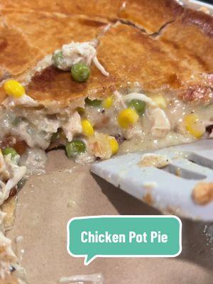 HOMEMADE CHICKEN POT PIE 🥧 🥕 🍗 #chickenpotpie #chickenpotpierecipe #homemadechickenpotpie #comfortfood #comfortmeal #easyhomemeals #DinnerIdeas 