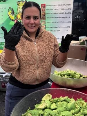 The queen of all guacamole making some fresh bash, Best guacamole in the Universe!!! #viral #fyp #yummy #guacamole #avocado #vegan #fresh #delicius #tasty #salsas #ceviches #snacks #foodporn 