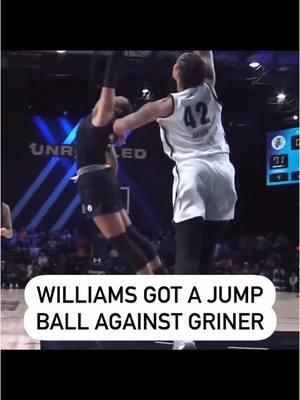 5’8” Courtney Williams almost blocked 6’9” Brittney Griner 👀 #courtneywilliams #brittneygriner #unrivaledbasketball #unrivaled 