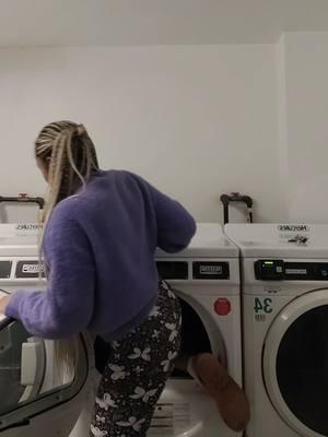 #sylviathemodel #itscold #cold #freezing #winter #overit #dryer #imcold #fy #washingclothes #fyp #ny #help #sendhelp #laugh  #keepmewarm #warmmeup