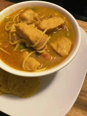 Para el friooooo en #florida #parati #fyp #boricua #wepa #uff #tiktokfood #fyppppppppppppppppppppppp #micocinayyo #nochefnoproblem #dinner #cena #yummy #delicias #grateful #letsgo #sopadefideo #sopadepollo 