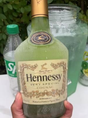 GREEN HENNY 🔥🔥🔥#hennytime #hennyhennyhenny #hennythingspossible #hennythingcanhappen #tnesha43 #teamwork #teamworkmakesthedreamwork #thirstythursday #everydaywelit #everydaywelit #thirstythursday #hennessey #hennyhenny #hennyhennyhenny #mixdrinks #mixology #mixologist #tiktok #Recipe #drinks #drinkrecipes 