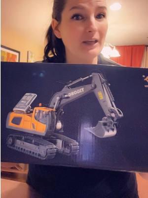 Remote control excavator. #fypシ゚viral #tiktokshopfinds #tiktok #fyppppppppppppppppppppppp #fypツ #fyp #giftideas #ValentinesDay #rc #kidsoftiktok #escavator  