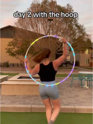 looked up some tutorials i feel like i’m definitely starting to find a flow with this one! i think i’m going to end up really liking the hoop #thehoopshop #flowmie #flowtoys #arizonaflowmies #arizonaravers #flowstate #dailyflow #hulahoop #hooper #edm #flowartsdancer  #hoopflow #hoopersoftiktok #flowmiesoftiktok  #flowcommunity #hoopdance #hulahooping #