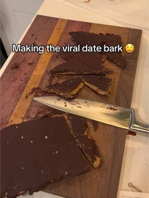 10/10 tastes just like Reese’s🤤 #datebark #medjooldates #cookingwithdates 