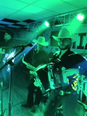 Saludos y buenas noches amigos! 🙏💯 #nortenos #vaquero #acordeon #corridos #huapangos #mexicanlifestyle #mexicantiktok #mexican #somexican #mexicanlifestyle #musico #musicos #acordeonista 