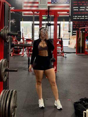 🖤 #fyp #foryoupage #fitness #gymfit #gymfitoftheday #gymfitinspo #youngla #legday #legworkout #smithmachinesplitsquat #smithmachinesquats #smithmachine 