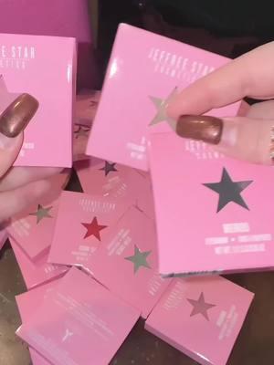 Unleash Your Color Magic - Craft your unique look with Artistry Singles. 💖✨ #jeffreestarcosmetics #jeffreestar #artistrysingles #eyeshadowsingles