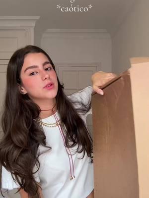 Lo que pasa detras de un Unboxing o un GRWM 🤣😅 Ya saben mis girlies de Madrid!!!!  Amooo amo mi new bag!!! Thank Youuuuu ♥️ @shopamie - - - - #fyp#unboxing#storytime#bag#bottegaveneta#dupe#Vlog#grwm#madrid#mexico#spain#ecuador#foryoupage#fashion#gift#OOTD#guayaquil 