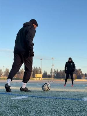 Özil pass 🥶 • • • #Soccer #football #soccertraining #soccerplayer #soccerlife #soccerpractice #futbol #fyp #ozil 