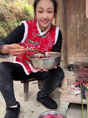 Do you dare to eat Guizhou's pig blood cold salad?#RuralLife #TasteofHome #ColdPorkBloodSalad 