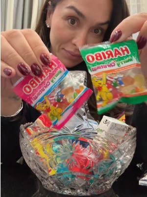 raiting my friends snacks part 2 - I’m a sucker for mini candy #minicandy #germancandy #candy #chupachups 