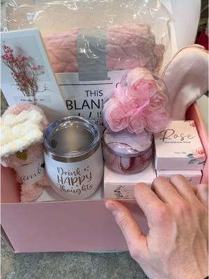 Make her fall in love with this thoughtful self-care gift ❤️ #ValentinesDay #giftideas #selfcaregiftbox #girlfriend #TikTokShop #TikTokMadeMeBuyIt #valentinesdaygift #fypシ 