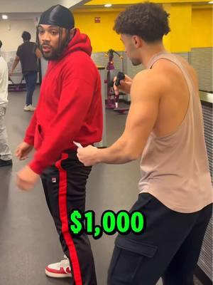 Can he beat me for $1,000💪🏽⁉️ #gym #viral #challenge #trend #fitnesschallenge #mrbeast #winmoney #money #win #funny #comedy #training #workout #chest #fail @robfrombrooklyn 