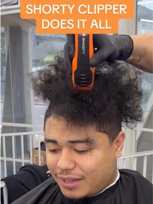 The GAMMA+ Shorty clipper can do it all! Take down curls or blend a freshie @J.marrtt @Chris O'Riordan @24kfades @j.leefaded are witnesses 🙋‍♂️ #gammashorty #shortyclipper #gammashortyclipper #gammapiu #compactclipper #brushlessmotor 