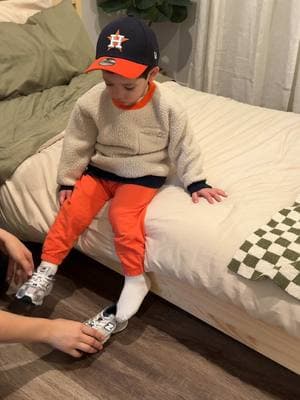 I’m loving the cold weather but I’m running out of outfits. AND he’s growing out of ALL his shoes #toddlerfits #outfitforboys #boyootd #boyoutfit #ootdboy #boyootd 